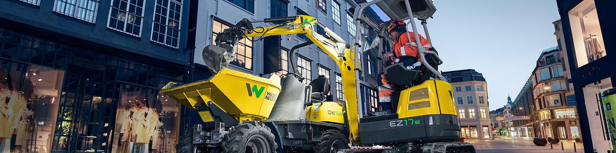 Wacker Neuson zero tail excavator EZ17e in application on a construction site in the city.
