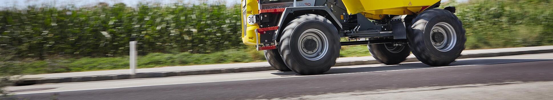 Dual View Dumper DV90 vezetés az úton.