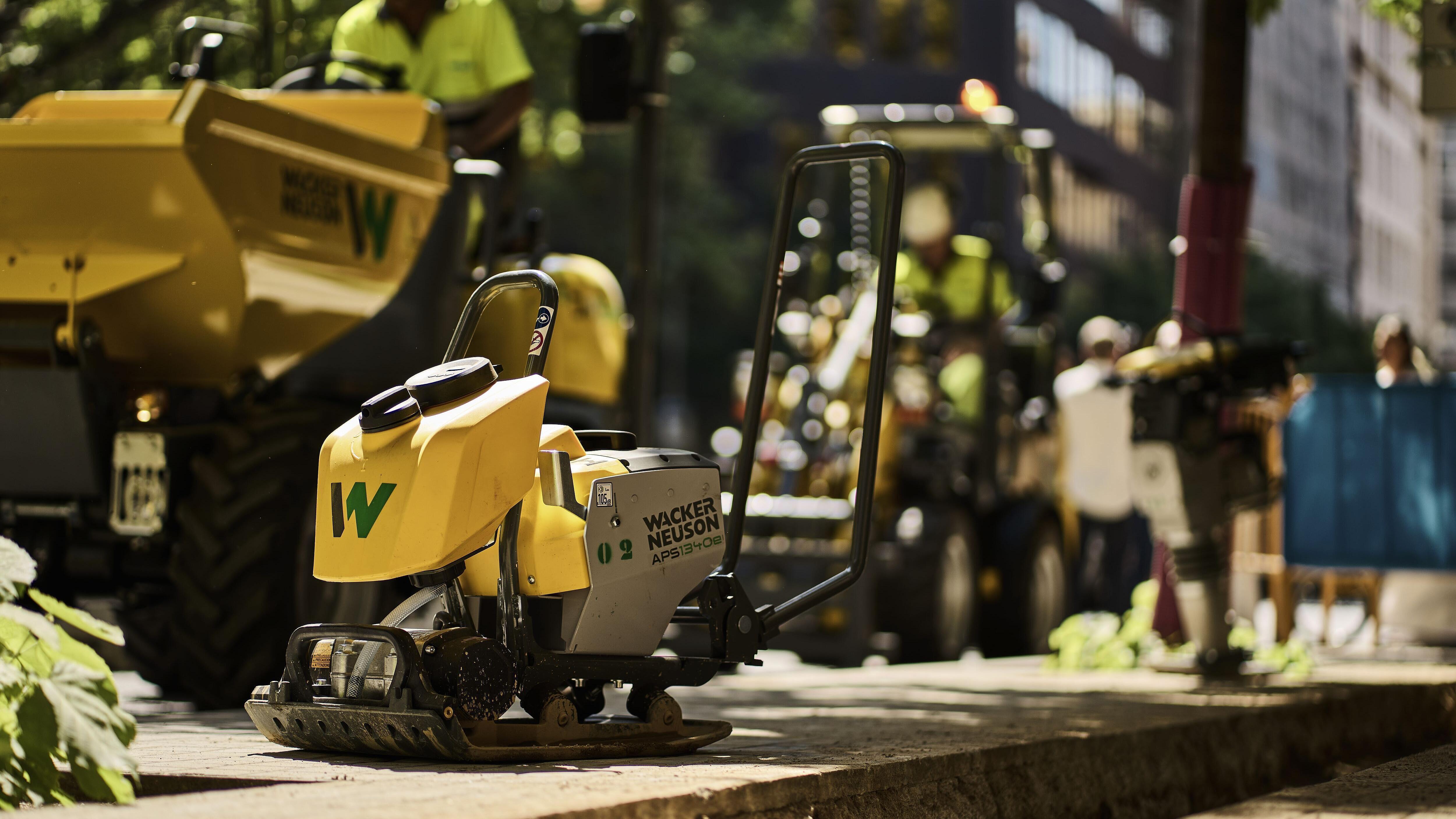 APS1340e, DW15e and EZ17e in Action